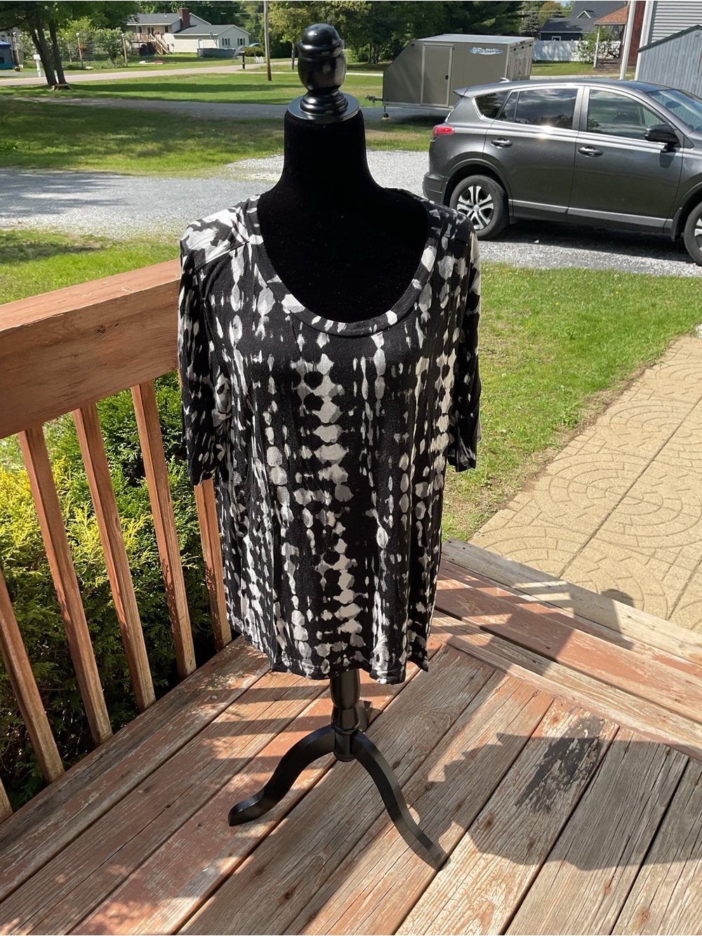 LuLaRoe Black & White Tie-Dye Scoop Neck Tee